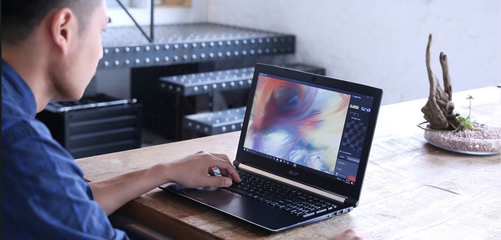 компактные габариты и приемлемый вес устройства Acer Aspire 7