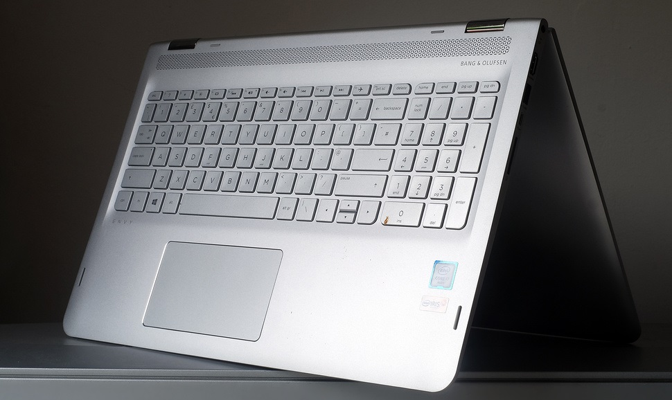 у ноутбука HP ENVY x360 алюминиевый корпус 