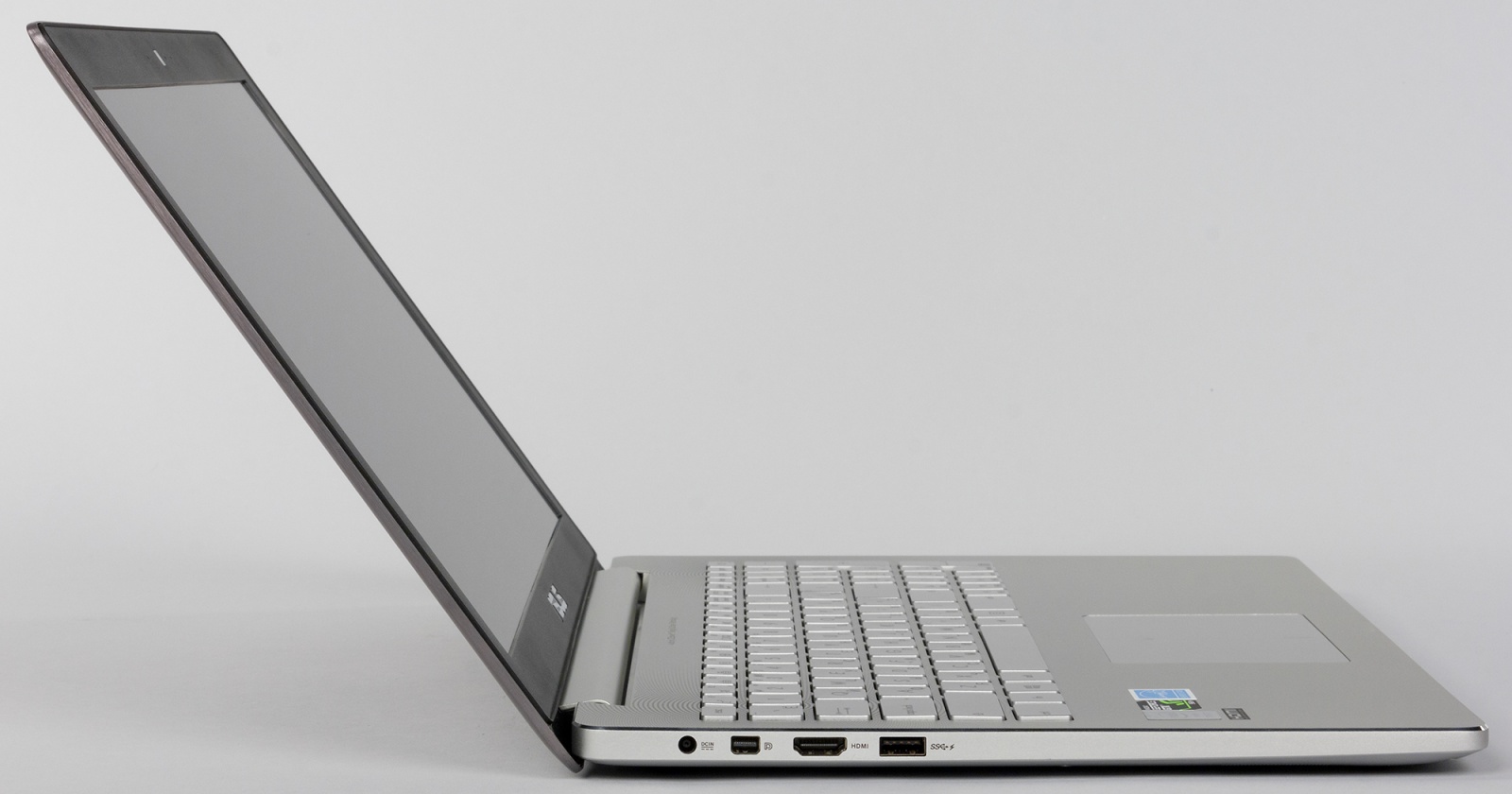 толщина ноутбука ASUS ZenBook Pro UX501JW